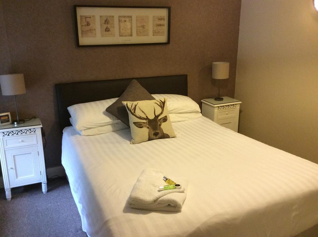 Hambro Arms Hotel Milton Abbas Ruang foto