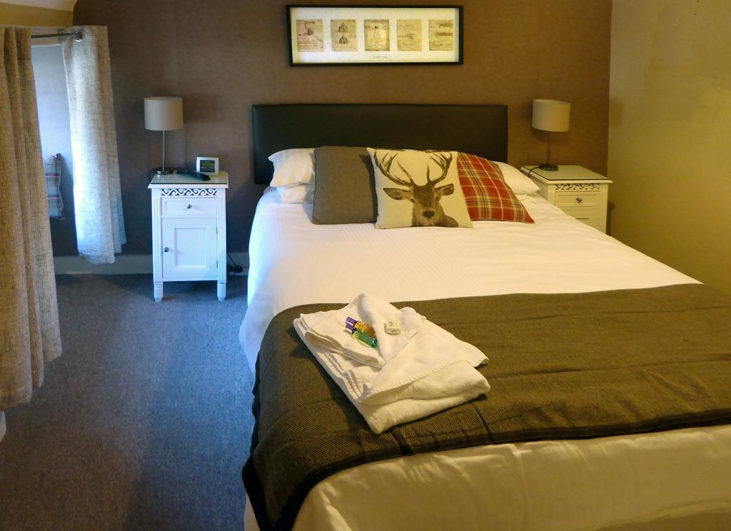 Hambro Arms Hotel Milton Abbas Ruang foto