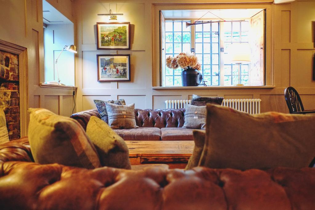 Hambro Arms Hotel Milton Abbas Bagian luar foto
