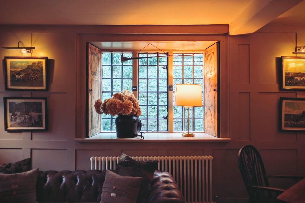 Hambro Arms Hotel Milton Abbas Bagian luar foto