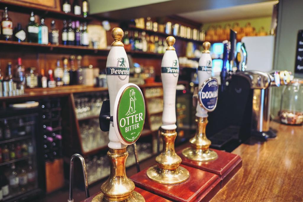 Hambro Arms Hotel Milton Abbas Bagian luar foto